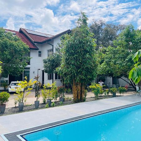 Aradhana Airport Transit Hotel Katunayake Exterior photo