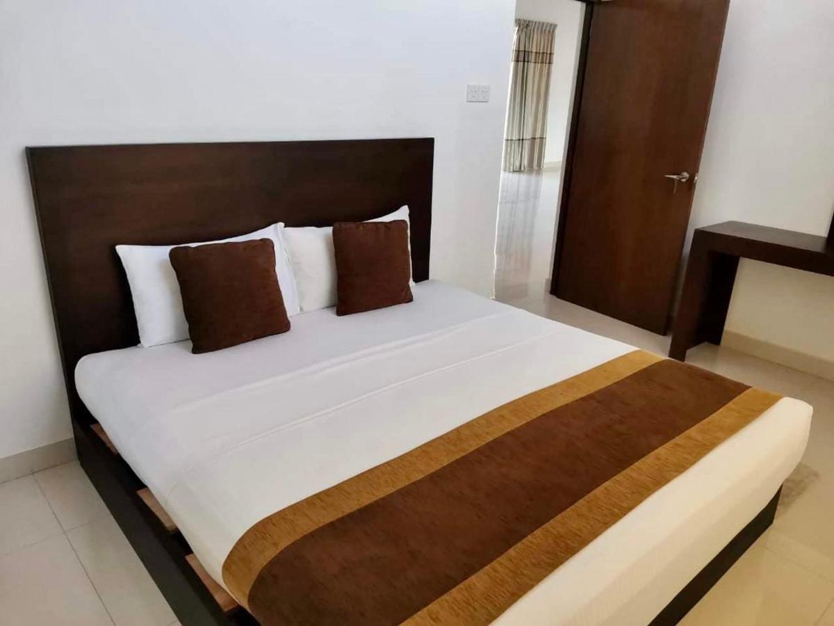 Aradhana Airport Transit Hotel Katunayake Exterior photo