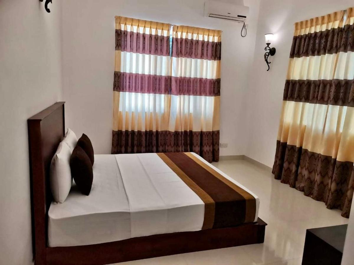 Aradhana Airport Transit Hotel Katunayake Exterior photo