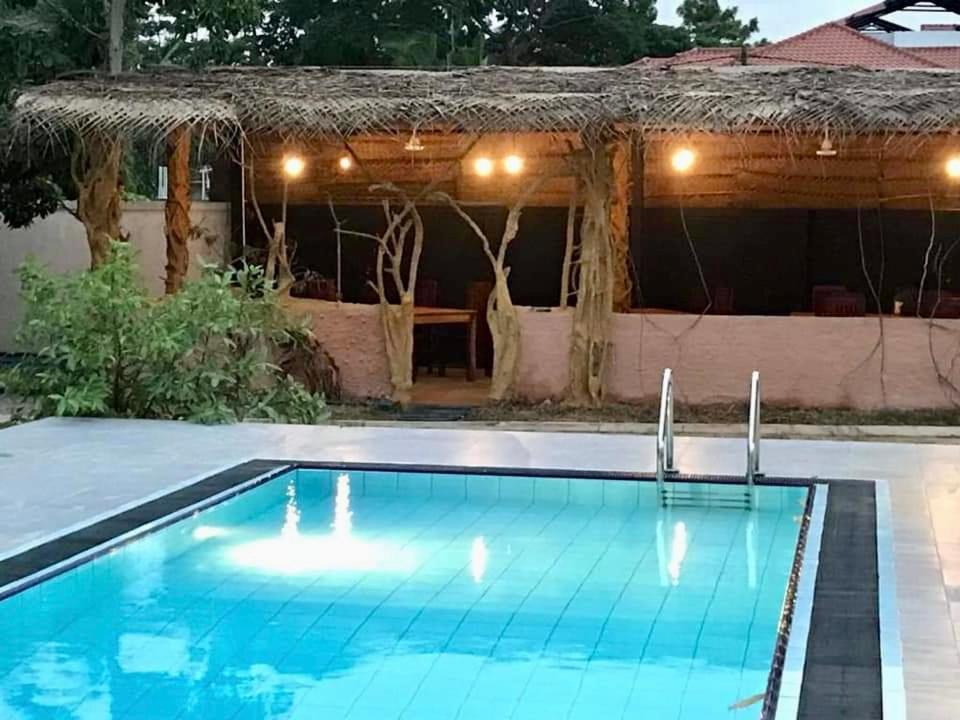 Aradhana Airport Transit Hotel Katunayake Exterior photo
