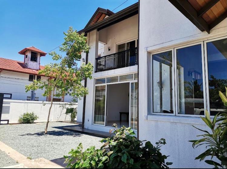 Aradhana Airport Transit Hotel Katunayake Exterior photo