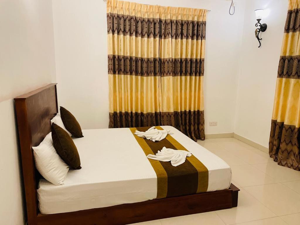 Aradhana Airport Transit Hotel Katunayake Exterior photo