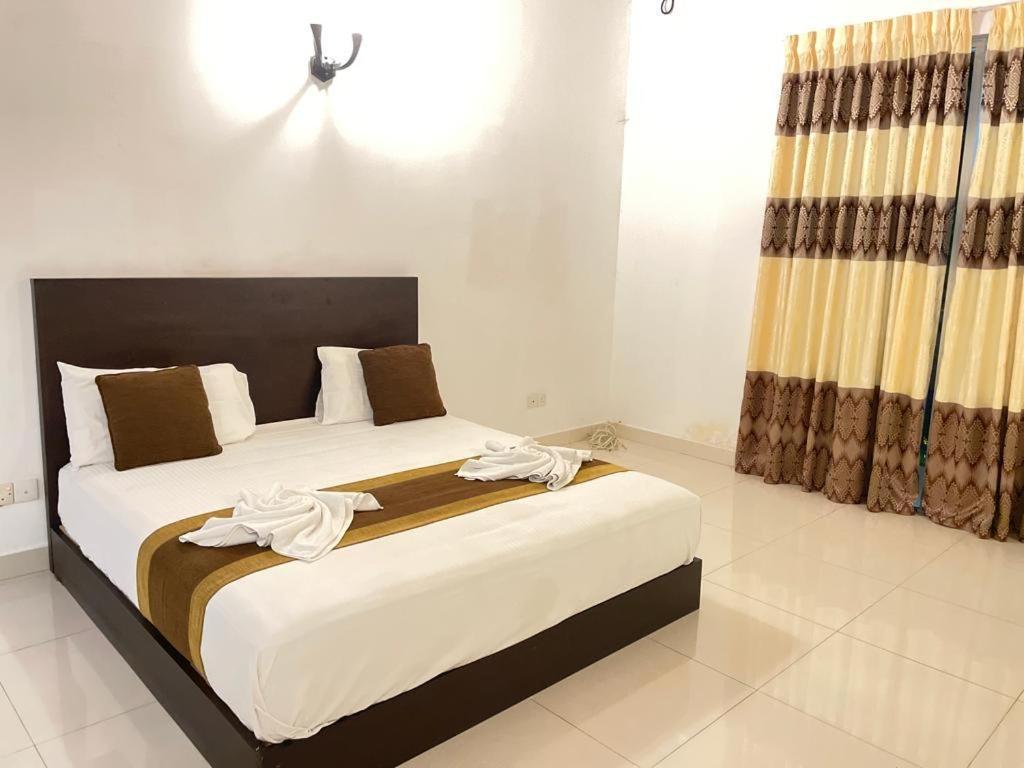 Aradhana Airport Transit Hotel Katunayake Exterior photo