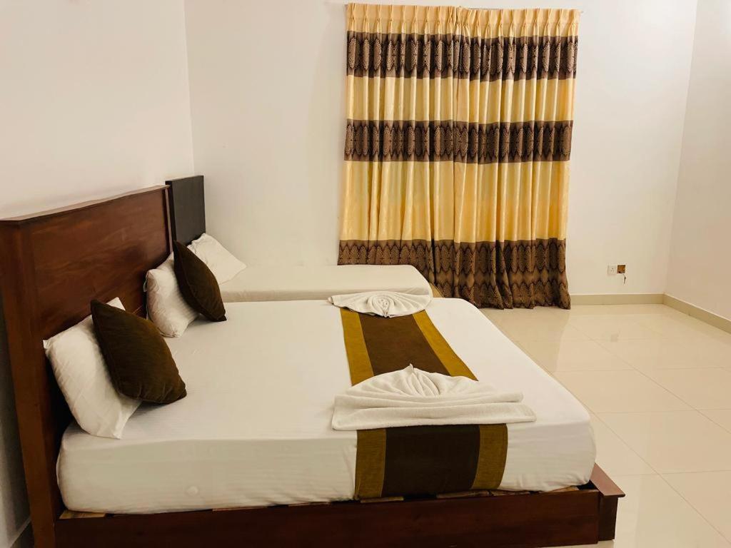 Aradhana Airport Transit Hotel Katunayake Exterior photo