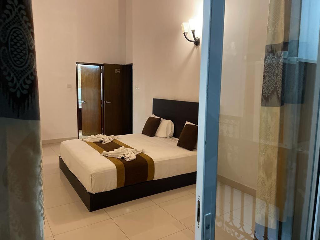 Aradhana Airport Transit Hotel Katunayake Exterior photo