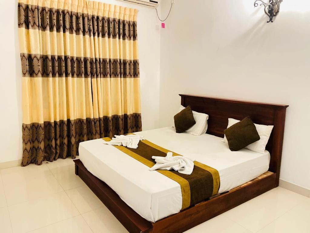 Aradhana Airport Transit Hotel Katunayake Exterior photo