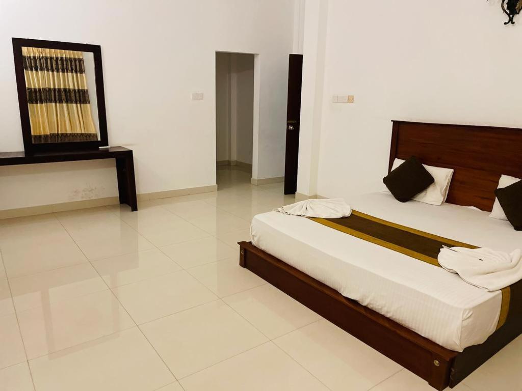 Aradhana Airport Transit Hotel Katunayake Exterior photo