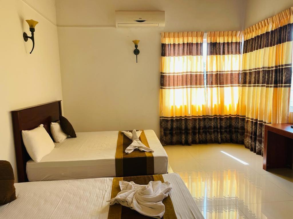 Aradhana Airport Transit Hotel Katunayake Exterior photo