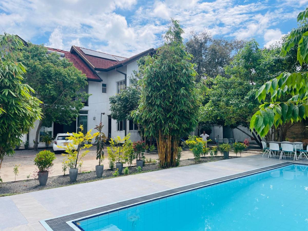 Aradhana Airport Transit Hotel Katunayake Exterior photo